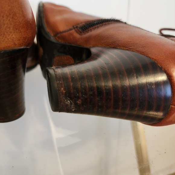 Brown Born Congac Leather Lace-Up Boots - Picture 11 of 11